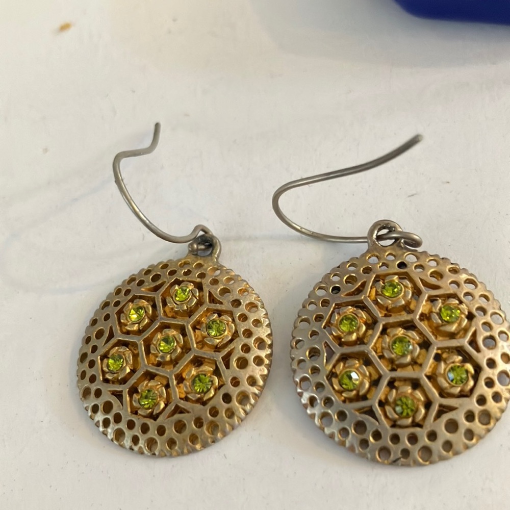Detailed pierced earrings